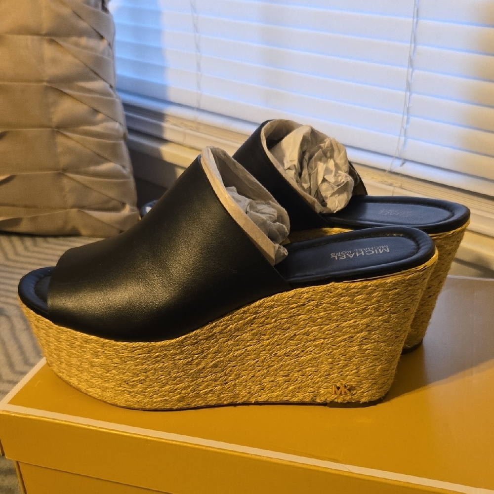 Michael Kors Black Leather Women's Wedges  🖤   SIZE 10 - Picture 2 of 11